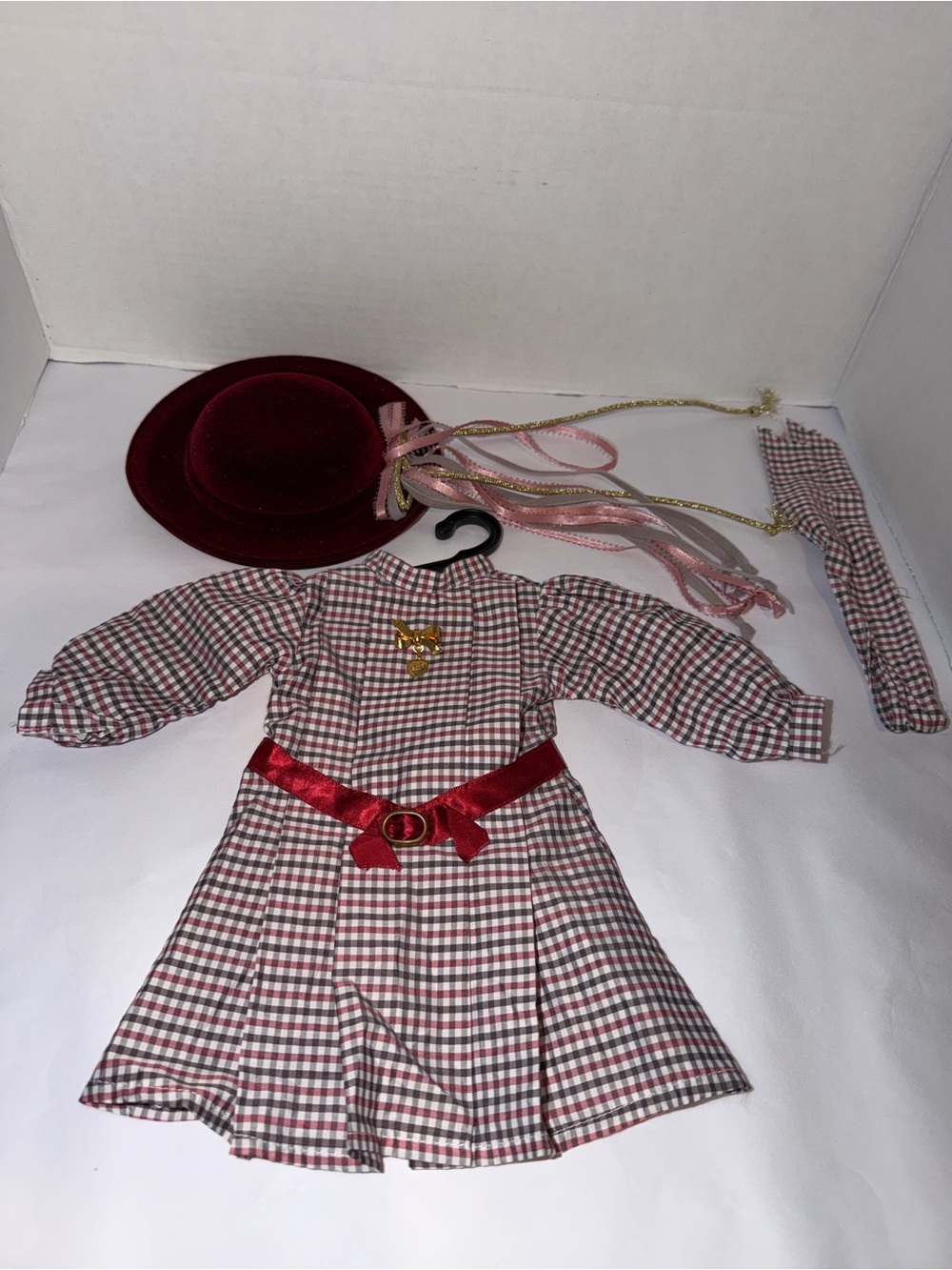 Pleasant company, American girl meet Samantha Parkington plaid Dress brooch hat